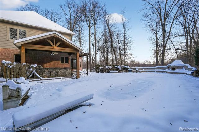 1569 Gleneagles, Highland, MI 48357