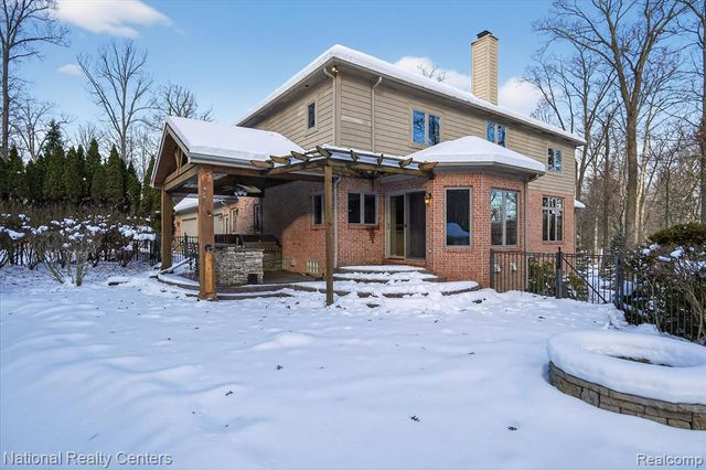 1569 Gleneagles, Highland, MI 48357