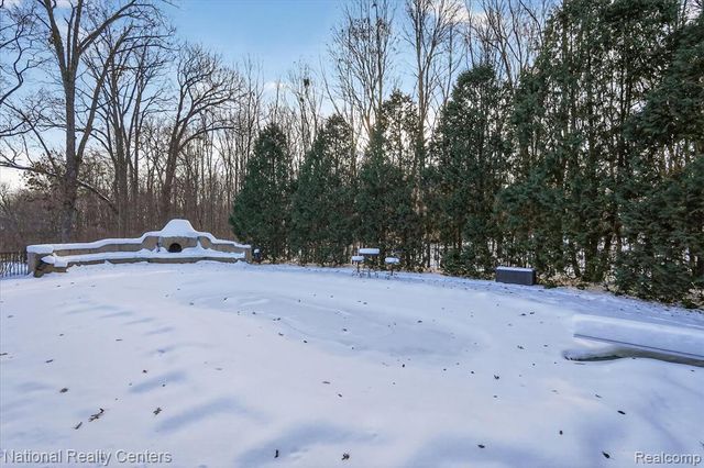 1569 Gleneagles, Highland, MI 48357