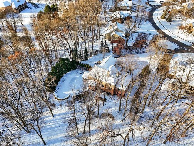 1569 Gleneagles, Highland, MI 48357