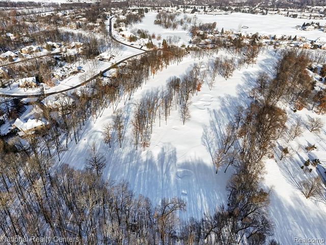 1569 Gleneagles, Highland, MI 48357