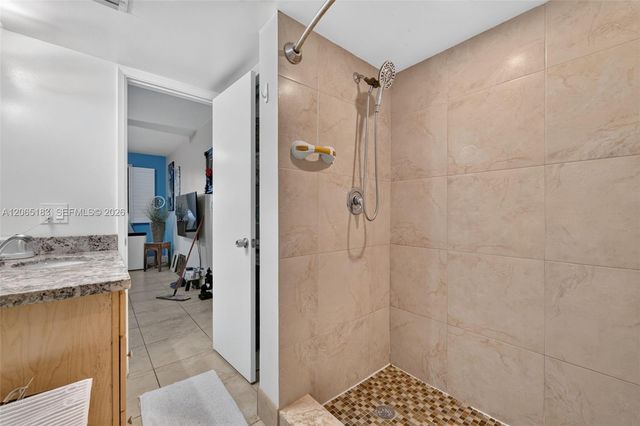 3007 N Oakland Forest Drive 107, Oakland Park, FL 33309