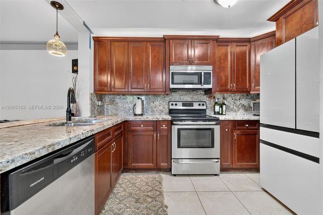 3007 N Oakland Forest Drive 107, Oakland Park, FL 33309