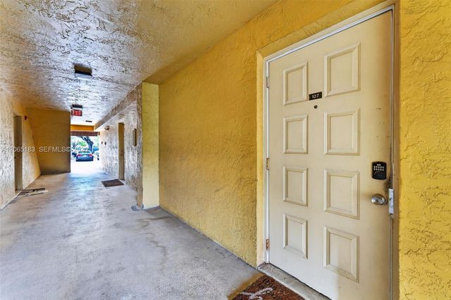 3007 N Oakland Forest Drive 107, Oakland Park, FL 33309