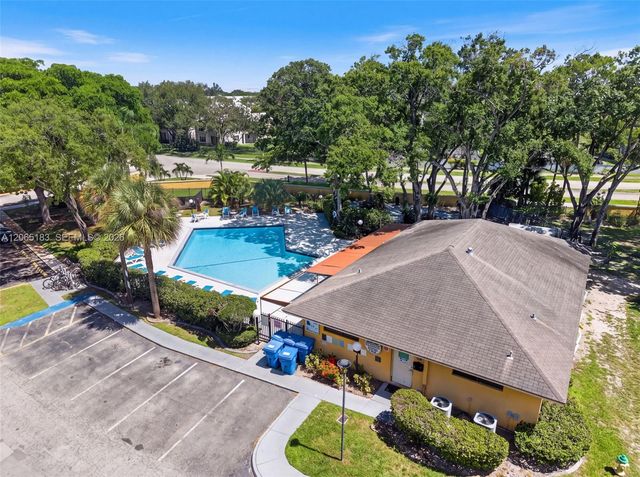 3007 N Oakland Forest Drive 107, Oakland Park, FL 33309