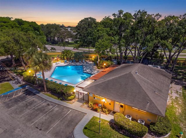 3007 N Oakland Forest Drive 107, Oakland Park, FL 33309