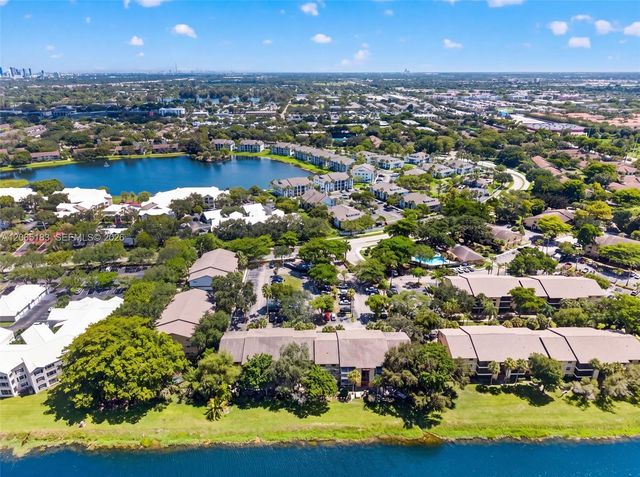 3007 N Oakland Forest Drive 107, Oakland Park, FL 33309