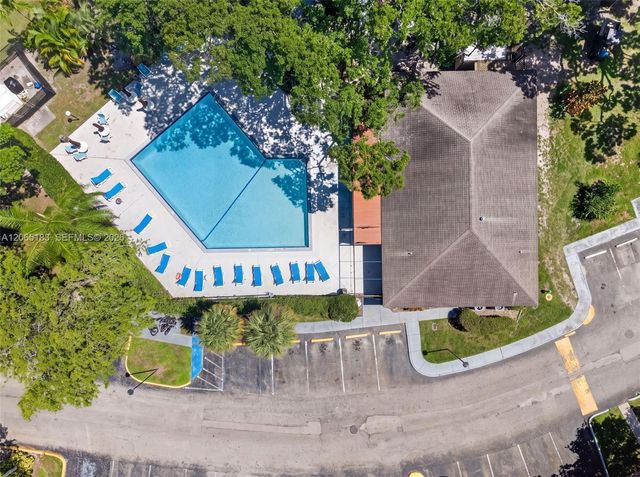 3007 N Oakland Forest Drive 107, Oakland Park, FL 33309