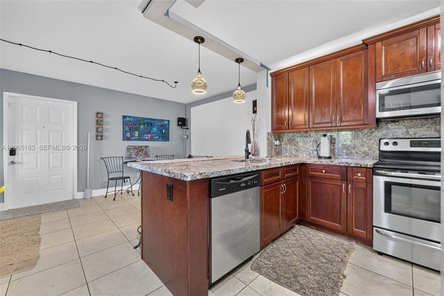 3007 N Oakland Forest Drive 107, Oakland Park, FL 33309