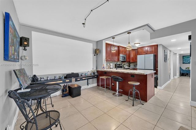 3007 N Oakland Forest Drive 107, Oakland Park, FL 33309