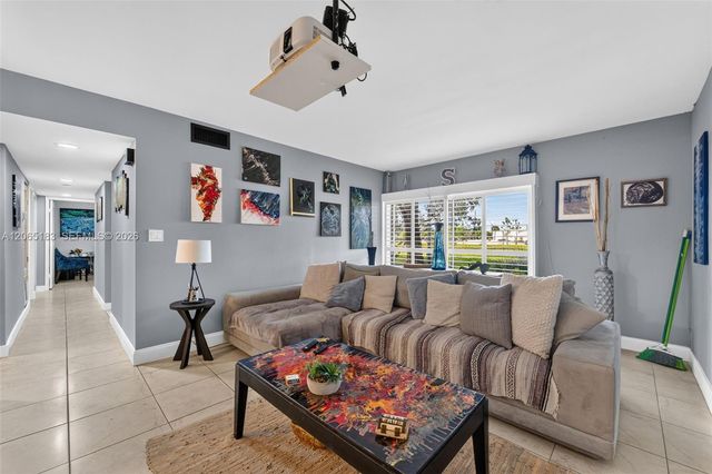 3007 N Oakland Forest Drive 107, Oakland Park, FL 33309