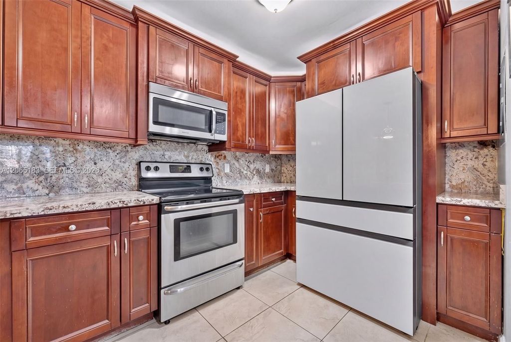 3007 N Oakland Forest Drive 107, Oakland Park, FL 33309