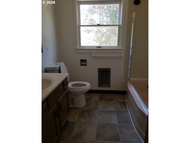 5961 LOOKINGGLASS Rd, Roseburg, OR 97470