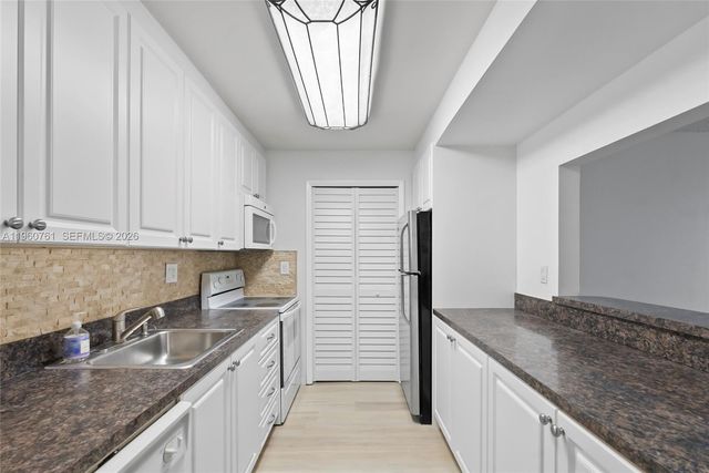 301 Racquet Club Rd 103, Weston, FL 33326