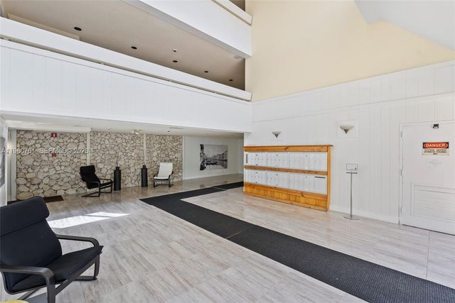 301 Racquet Club Rd 103, Weston, FL 33326