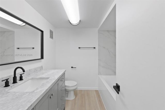 301 Racquet Club Rd 103, Weston, FL 33326