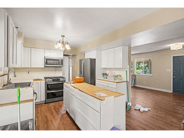 2900 Wagonwheel Ct, Fort Collins, CO 80526