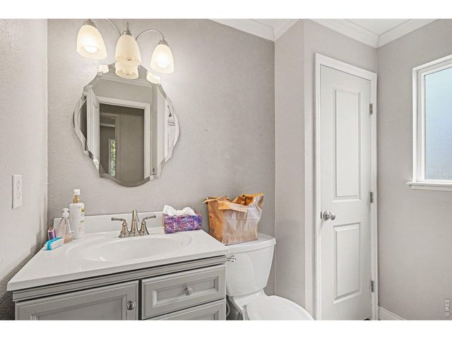 2900 Wagonwheel Ct, Fort Collins, CO 80526