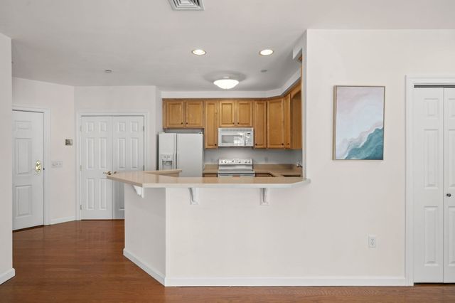 210 Chickering Rd 201A, North Andover, MA 01845