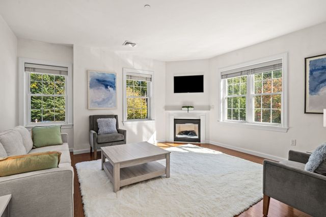 210 Chickering Rd 201A, North Andover, MA 01845