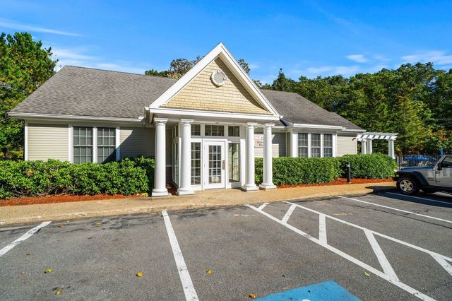210 Chickering Rd 201A, North Andover, MA 01845