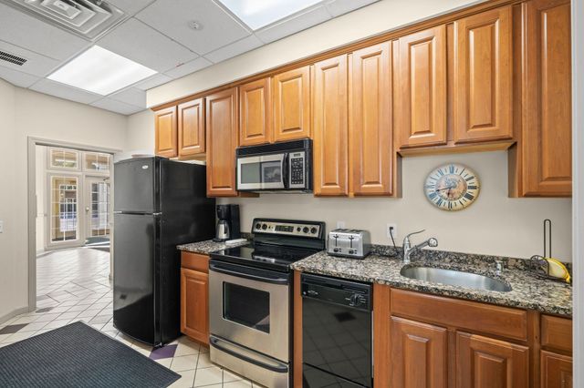 210 Chickering Rd 201A, North Andover, MA 01845