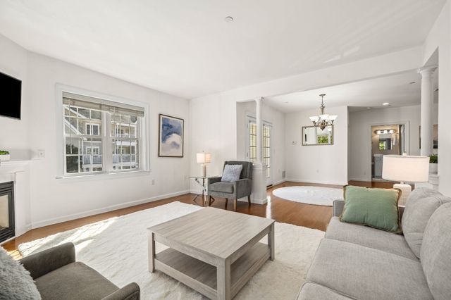 210 Chickering Rd 201A, North Andover, MA 01845