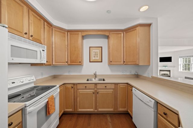 210 Chickering Rd 201A, North Andover, MA 01845