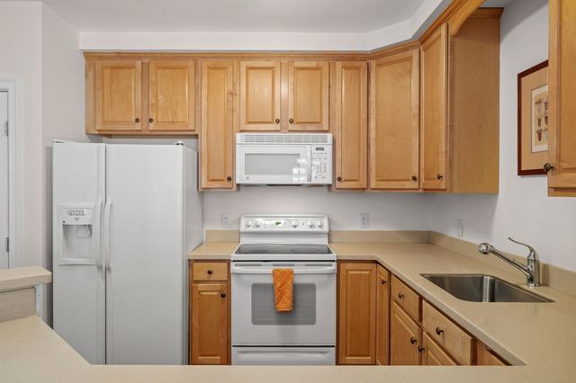 210 Chickering Rd 201A, North Andover, MA 01845