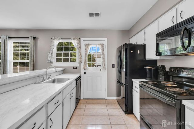 49 Lantern Lane, Sayreville, NJ 08872