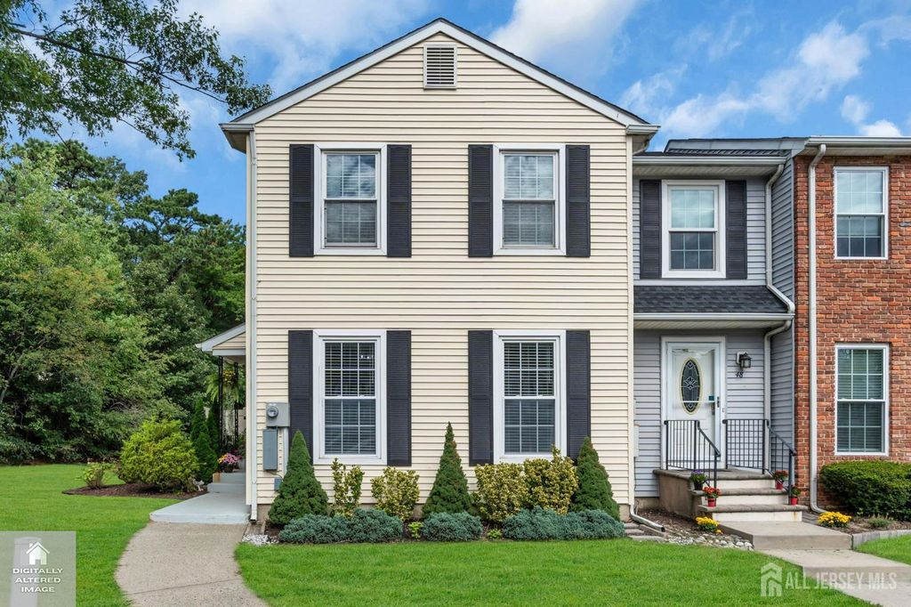 49 Lantern Lane, Sayreville, NJ 08872