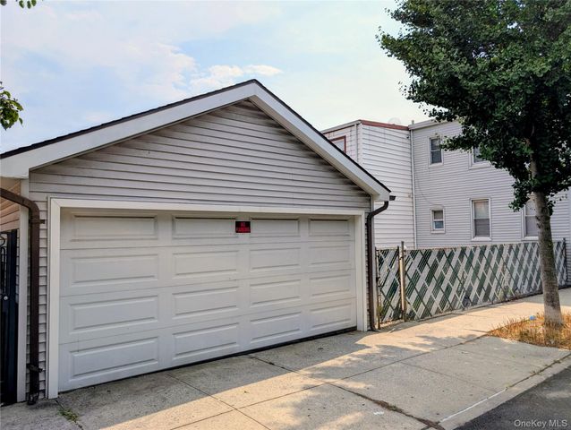 60-27 60 Street, Maspeth, NY 11378