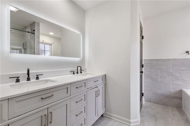 808 Valbrook SW Court, Lilburn, GA 30047