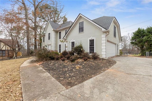 808 Valbrook SW Court, Lilburn, GA 30047