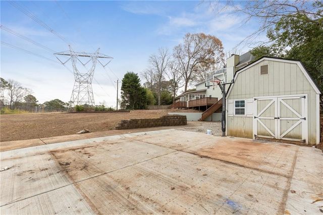 808 Valbrook SW Court, Lilburn, GA 30047