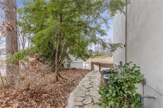 808 Valbrook SW Court, Lilburn, GA 30047