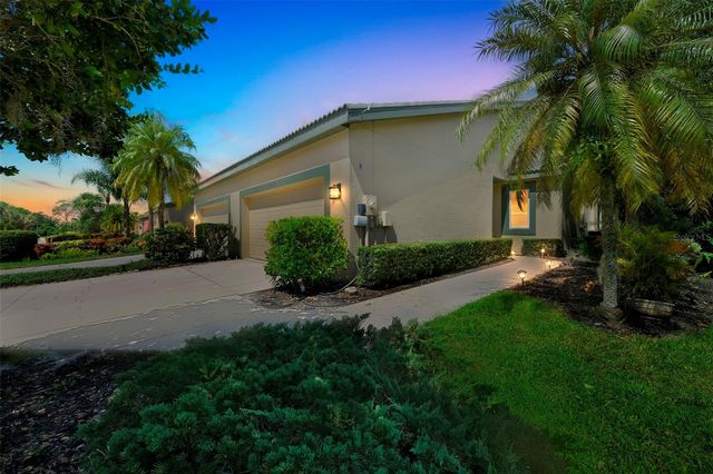 8512 54TH AVENUE CIRCLE E, Bradenton, FL 34211