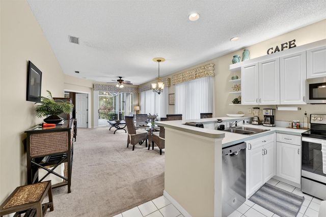 8512 54TH AVENUE CIRCLE E, Bradenton, FL 34211