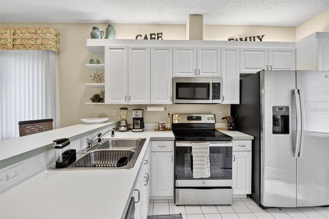 8512 54TH AVENUE CIRCLE E, Bradenton, FL 34211