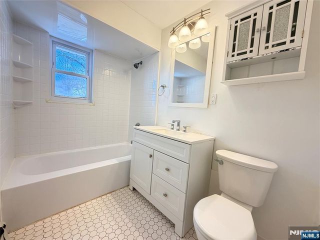 61 Star Lake Road 2, Bloomingdale, NJ 07403