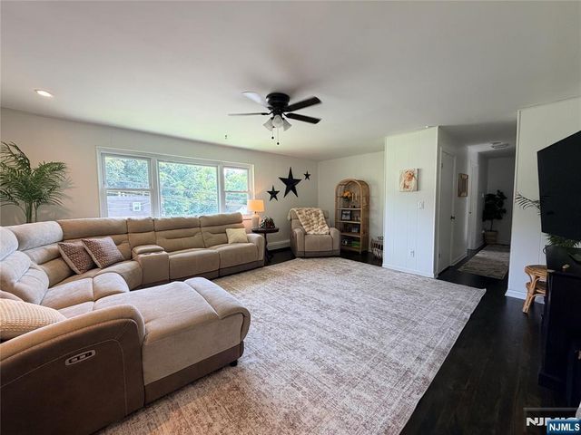 61 Star Lake Road 2, Bloomingdale, NJ 07403