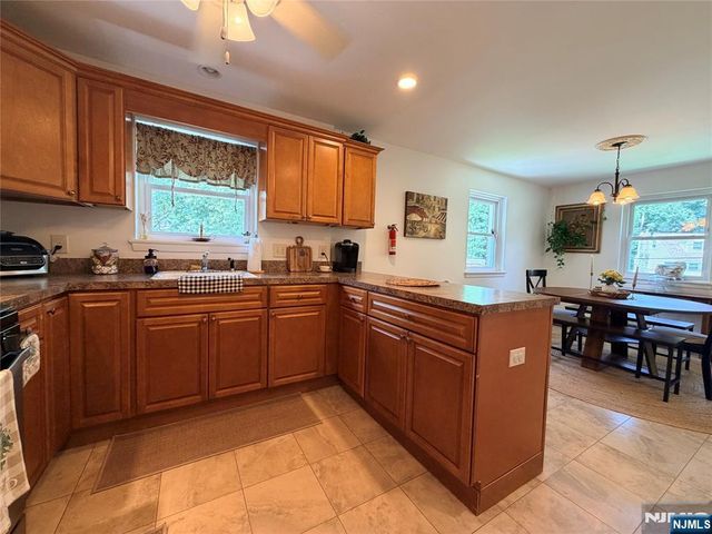 61 Star Lake Road 2, Bloomingdale, NJ 07403