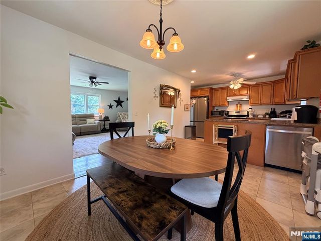 61 Star Lake Road 2, Bloomingdale, NJ 07403
