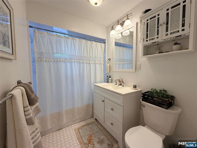 61 Star Lake Road 2, Bloomingdale, NJ 07403