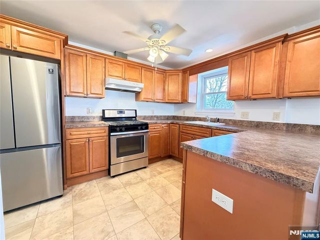 61 Star Lake Road 2, Bloomingdale, NJ 07403