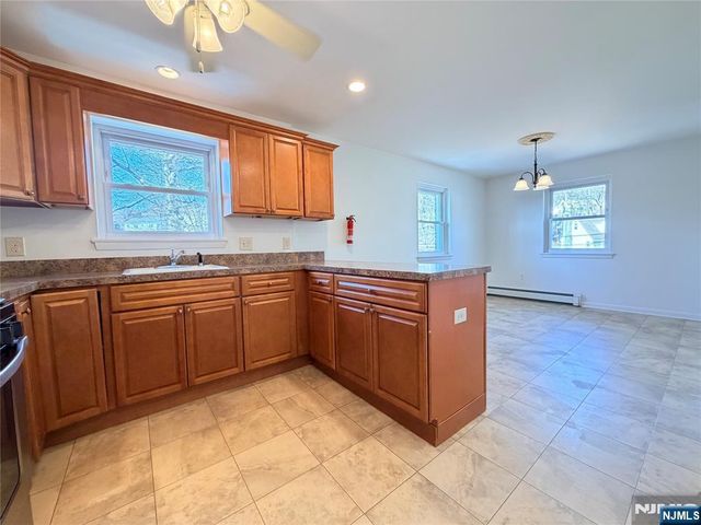 61 Star Lake Road 2, Bloomingdale, NJ 07403