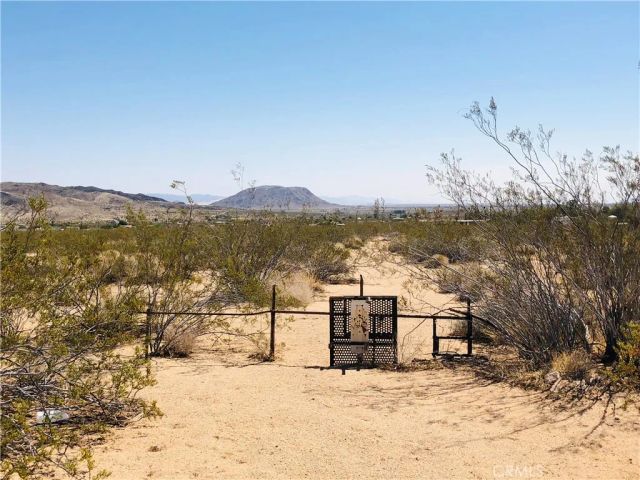 2 Geronimo, Landers, CA 92285