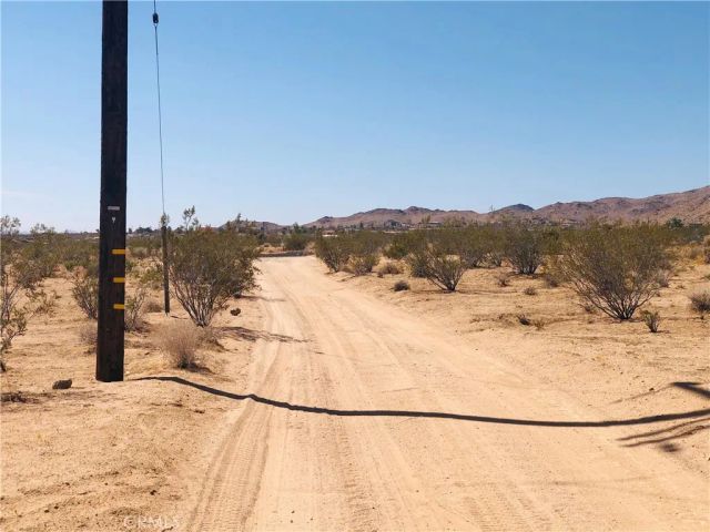 2 Geronimo, Landers, CA 92285