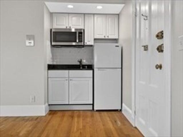 226 Newbury St 21, Boston, MA 02116