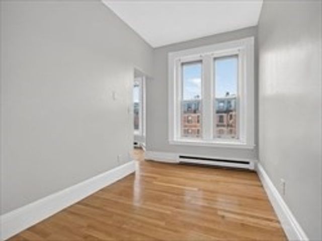 226 Newbury St 21, Boston, MA 02116